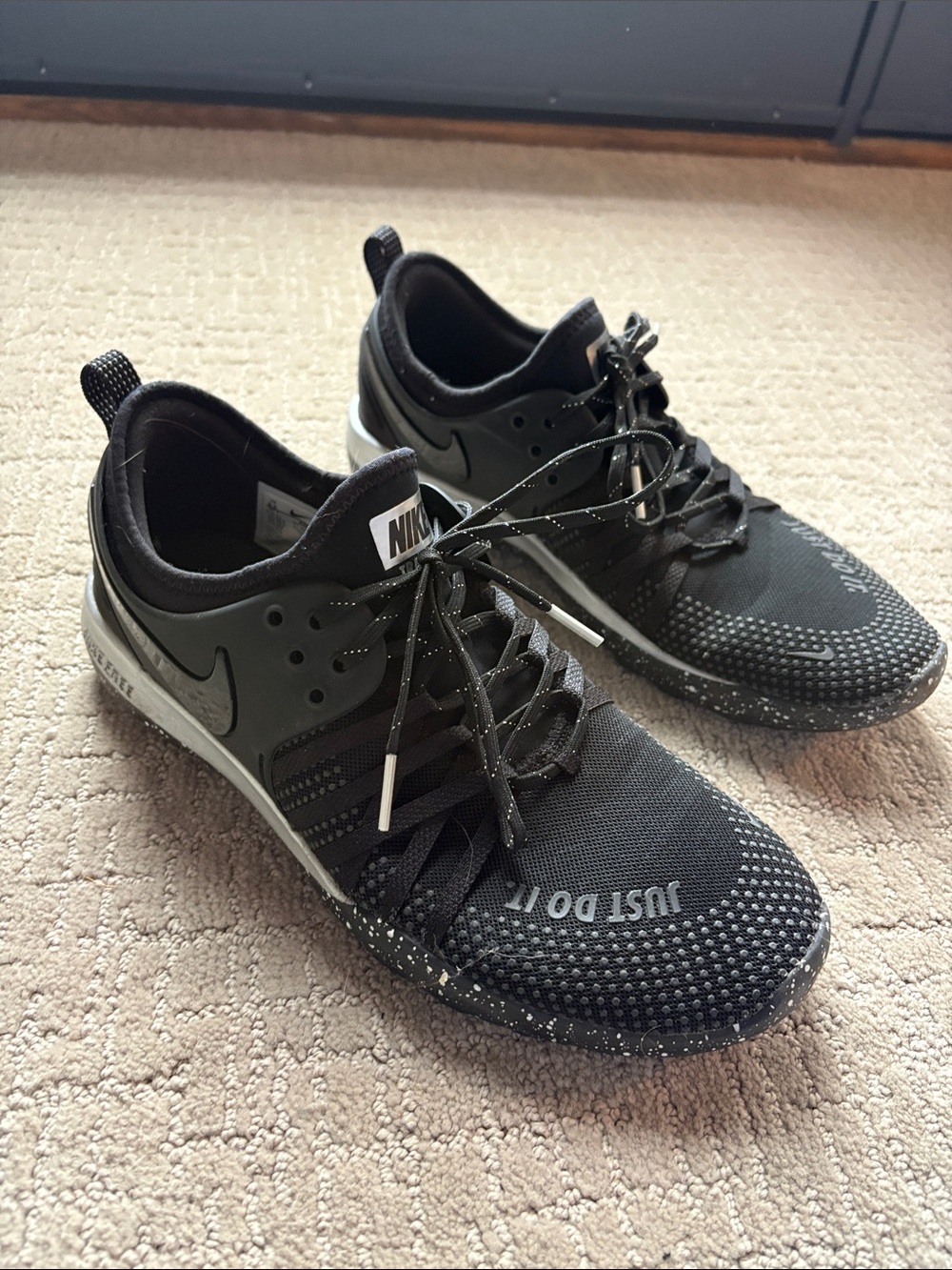 Nike Men’s Black and Gray Running Sneakers